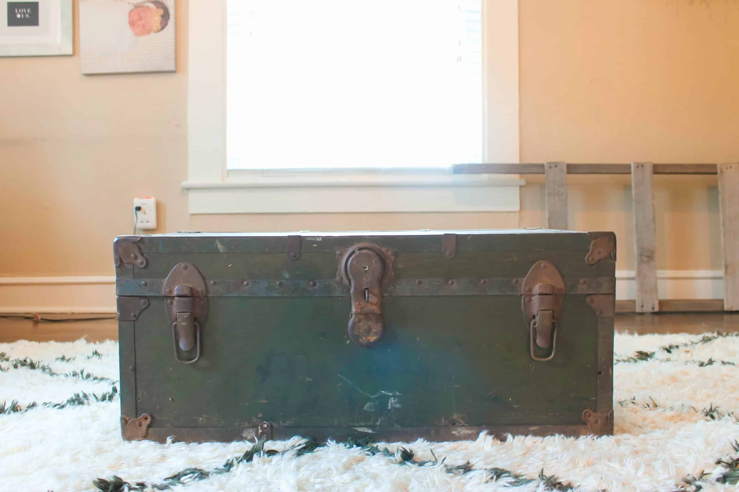antiquetrunkcoffeetablediy01 Kristyn Cole